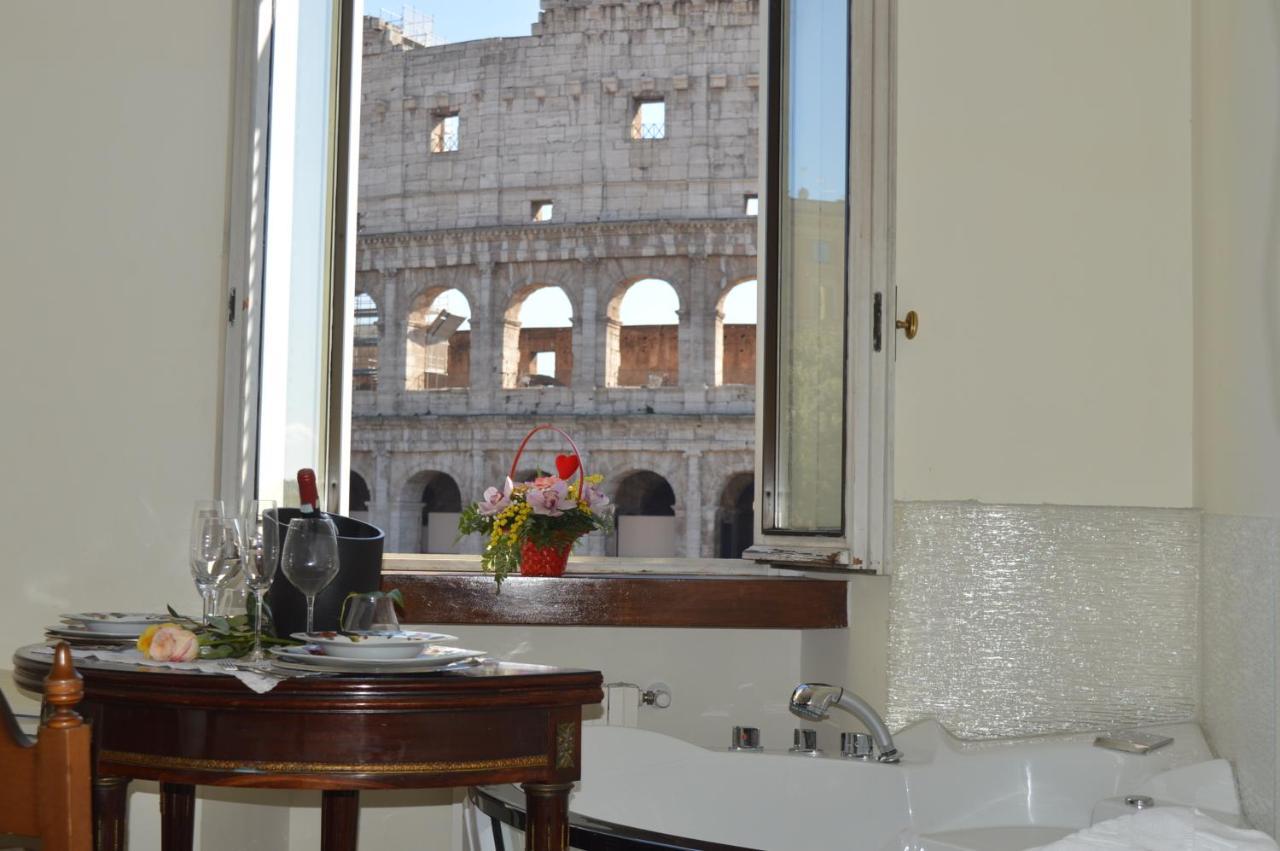 Jacuzzi In Front Of The Colosseum Рим Екстер'єр фото